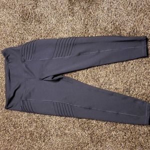 Old Navy active Elevate leg and go dry